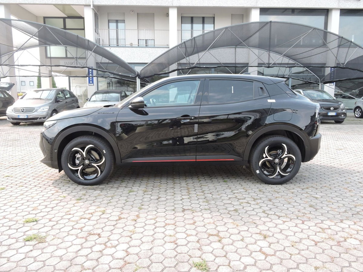 Alfa Romeo Junior 1.2 ibrida Speciale 145cv edct6 (7)