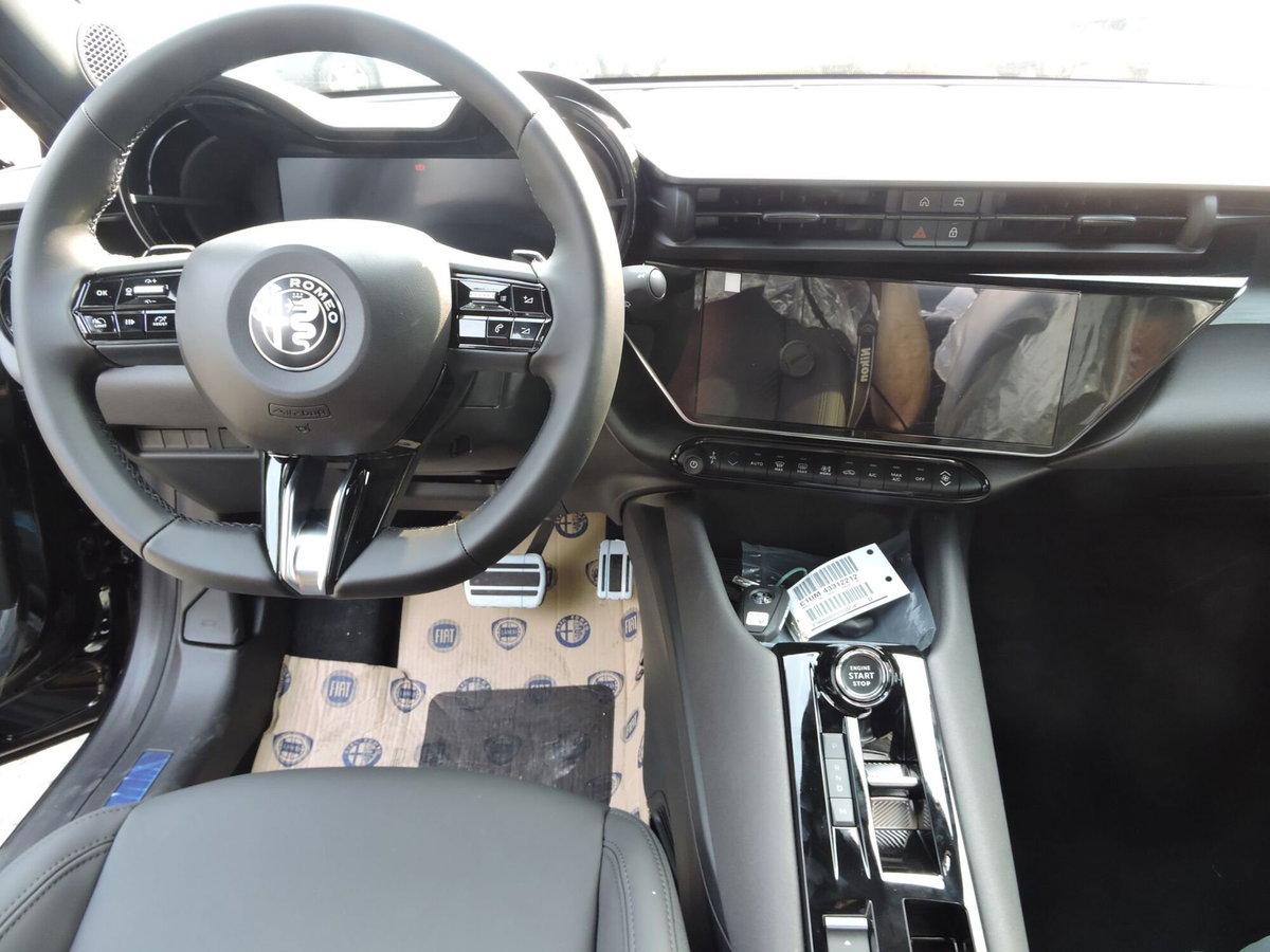 Alfa Romeo Junior 1.2 ibrida Speciale 145cv edct6 (8)