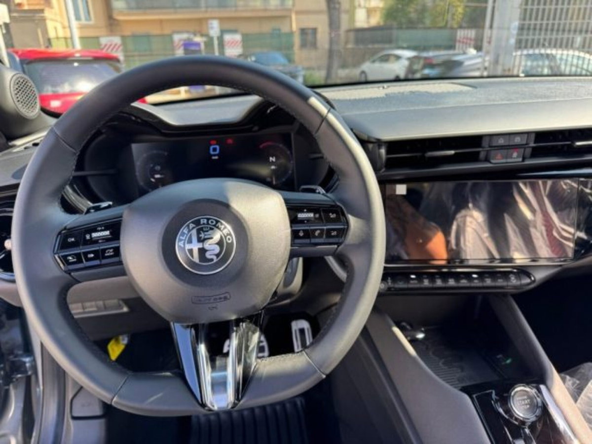 Alfa Romeo Junior 1.2 ibrida 145cv edct6 (13)