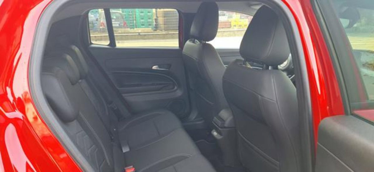 Jeep Avenger 1.2 turbo Summit fwd 100cv (10)