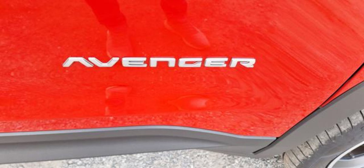 Jeep Avenger 1.2 turbo Summit fwd 100cv (19)