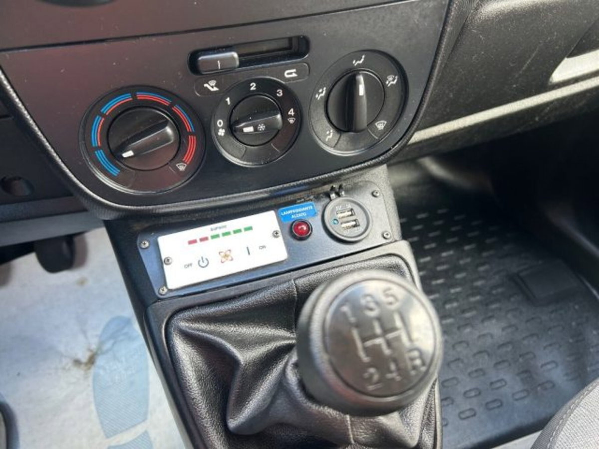 Fiat Fiorino 1.3 MJT 95CV Combinato (18)