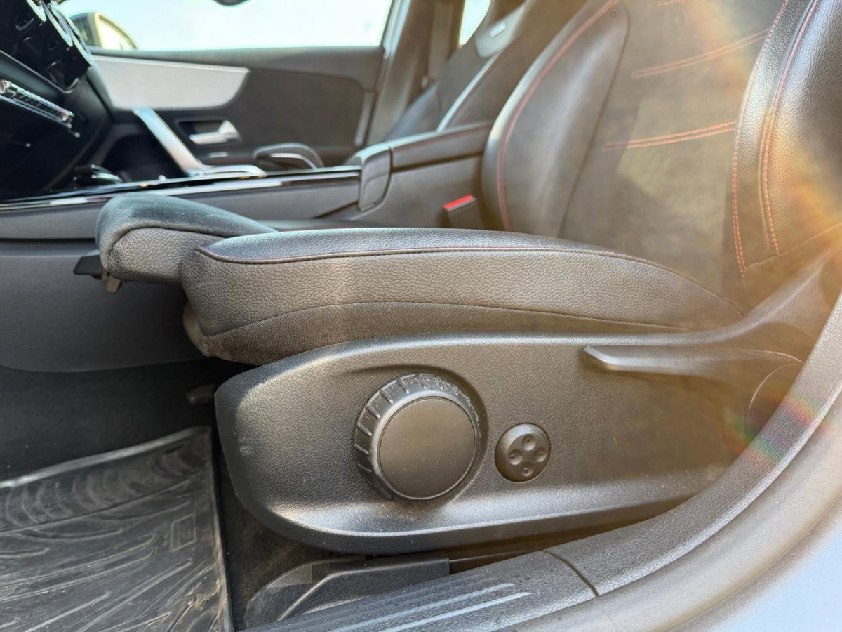 Mercedes-Benz Classe A 200 d Automatic Premium (7)