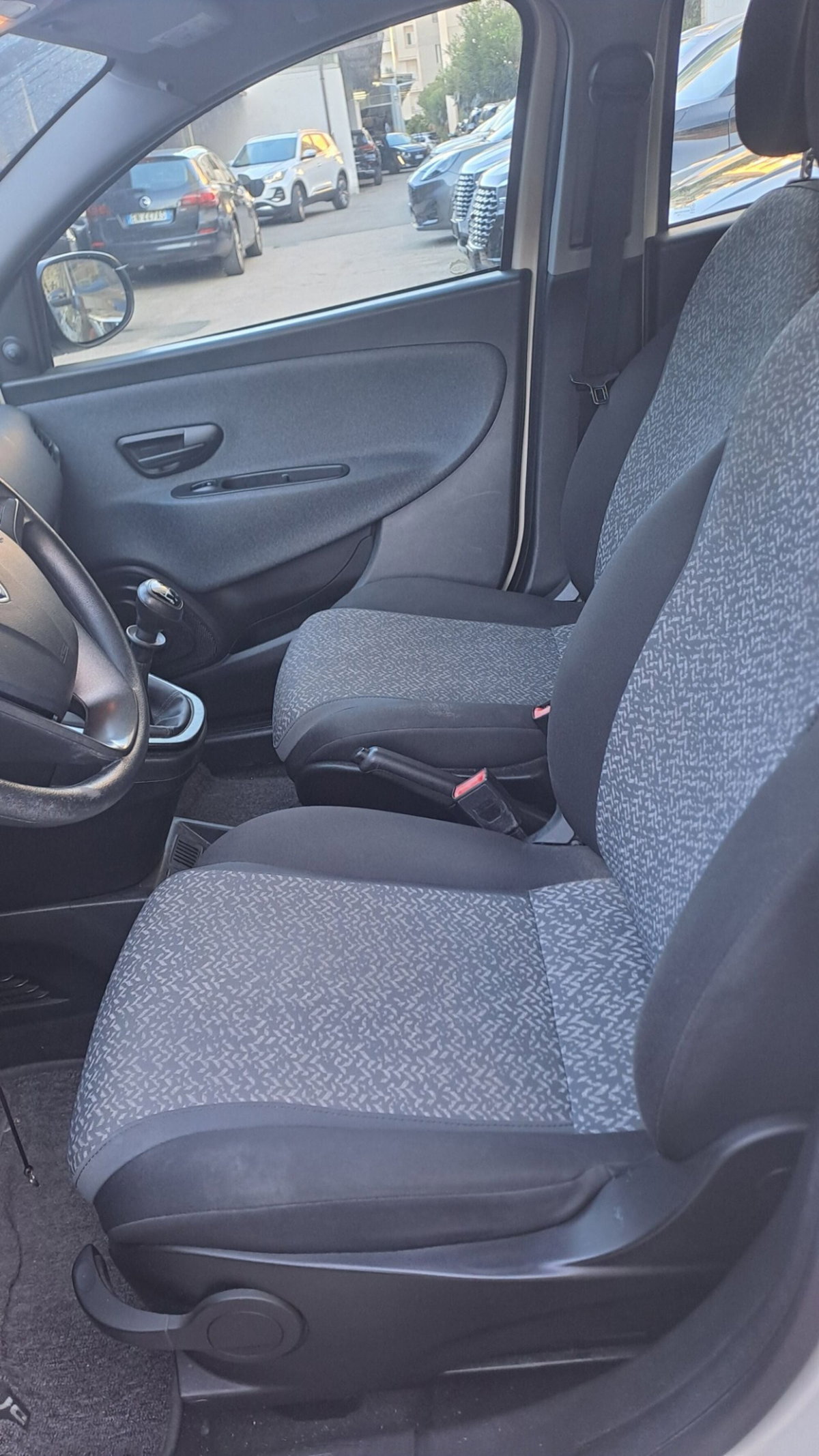 Lancia Ypsilon 1.2 69 CV 5 porte GPL Gold Plus (4)
