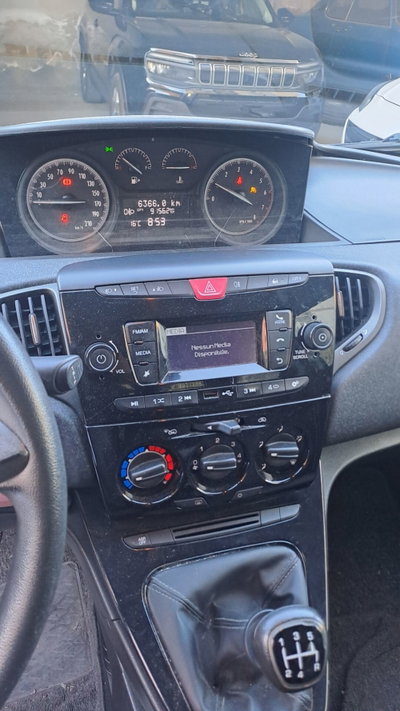 Lancia Ypsilon 1.2 69 CV 5 porte GPL Gold Plus (9)