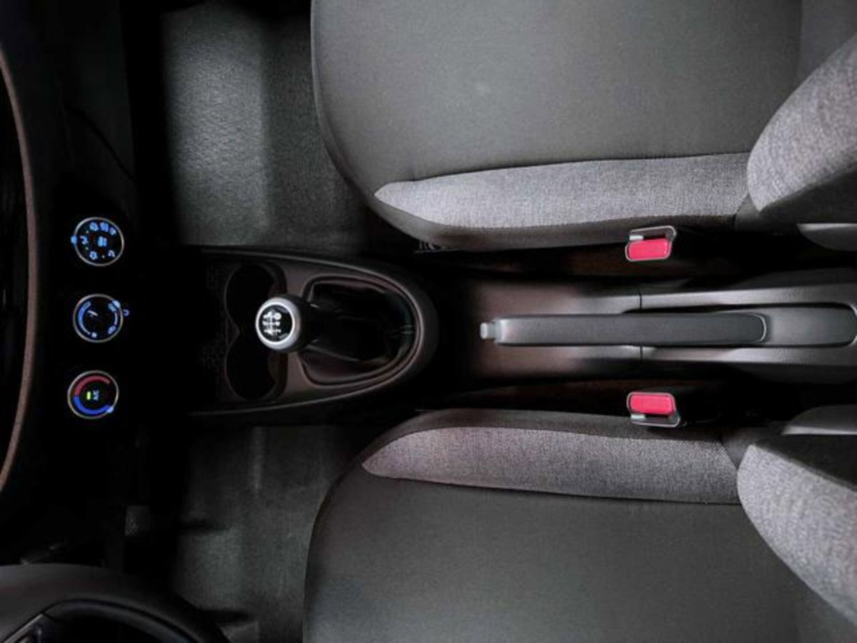 Toyota Aygo X 1.0 Active 72cv (17)