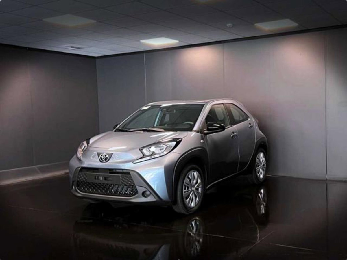 Toyota Aygo X 1.0 Active 72cv (2)