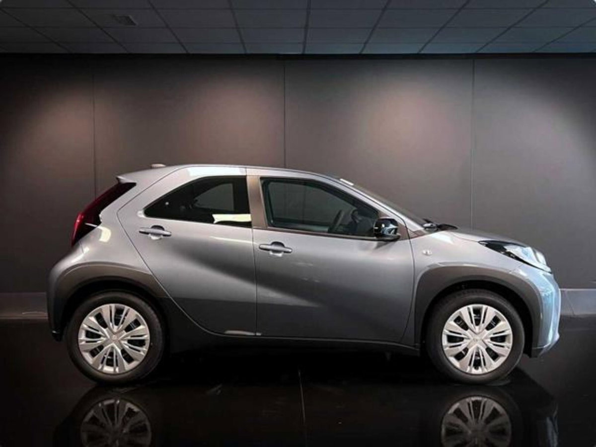 Toyota Aygo X 1.0 Active 72cv (7)