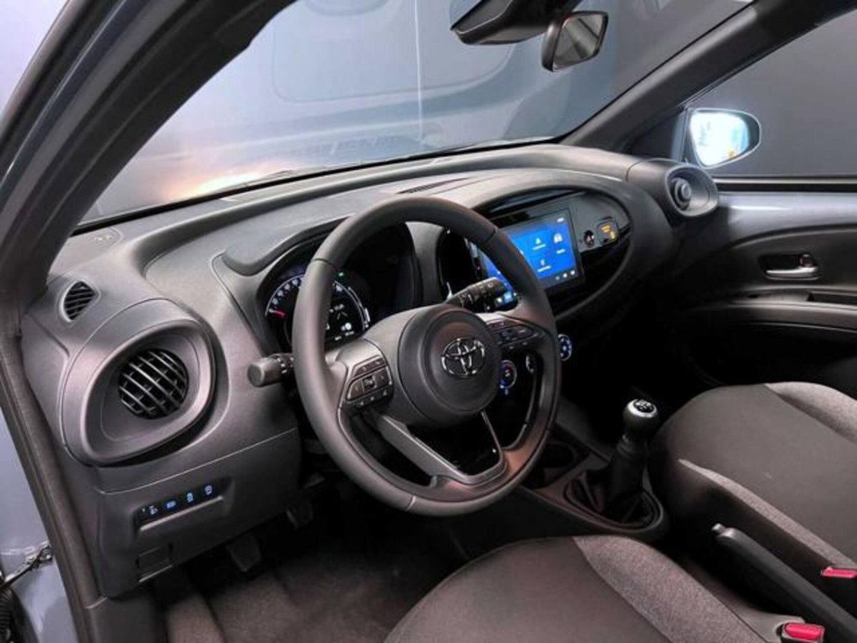 Toyota Aygo X 1.0 Active 72cv (8)
