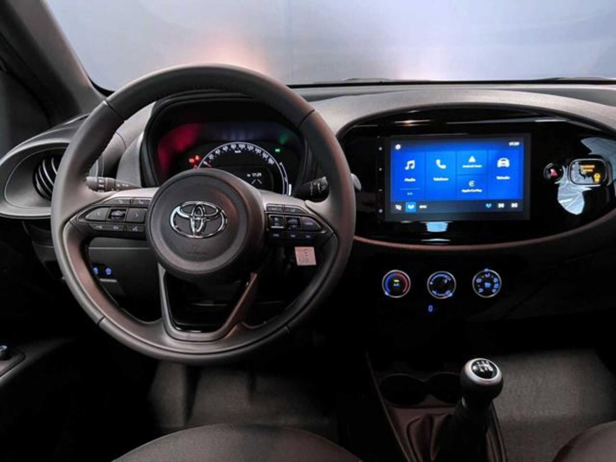 Toyota Aygo X 1.0 Active 72cv (9)