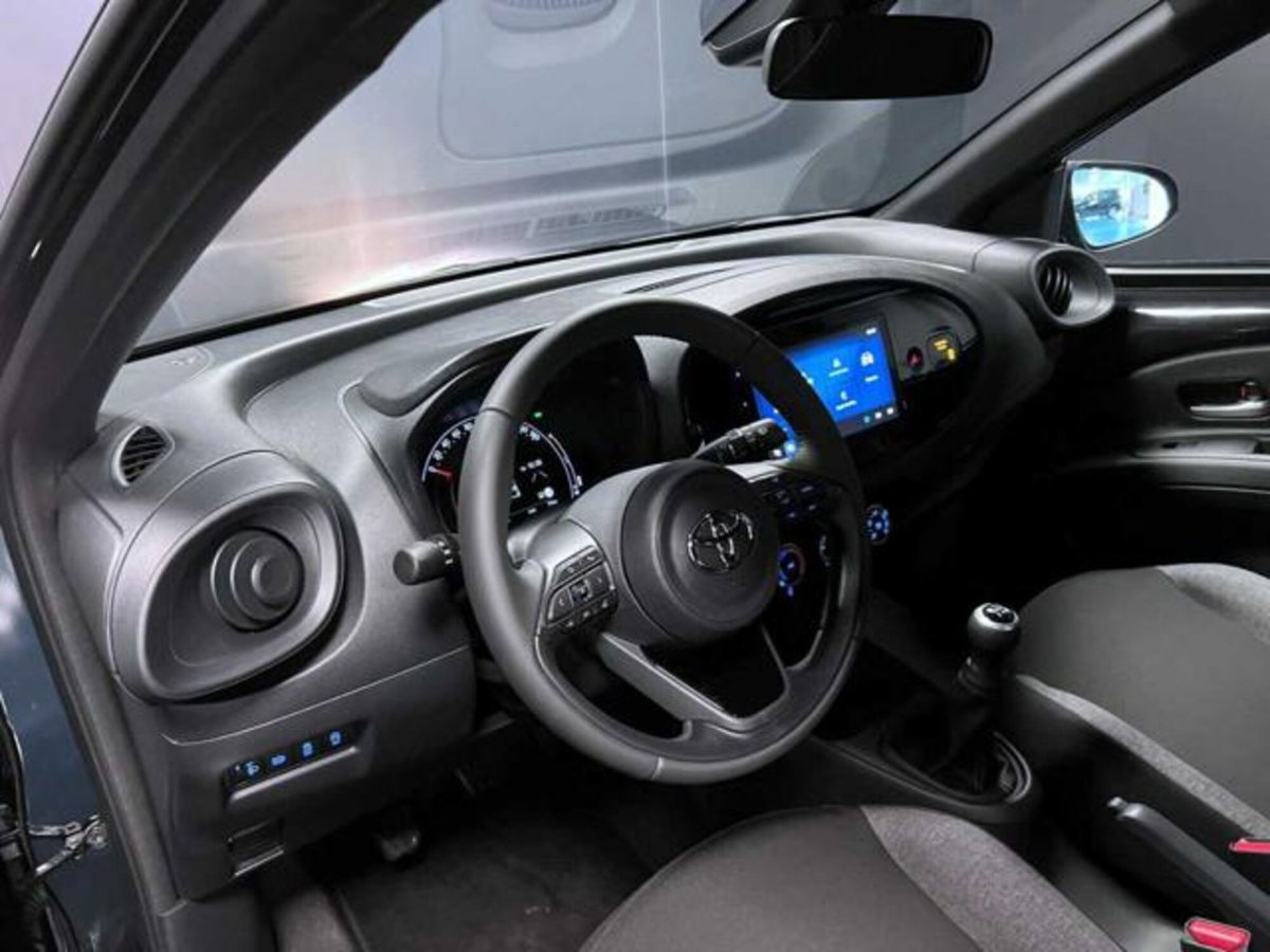 Toyota Aygo X 1.0 Active 72cv (10)