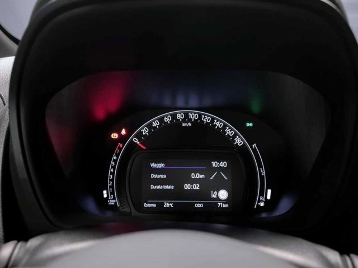 Toyota Aygo X 1.0 Active 72cv (12)