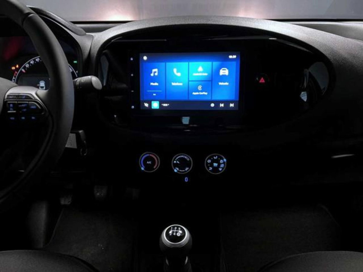 Toyota Aygo X 1.0 Active 72cv (13)