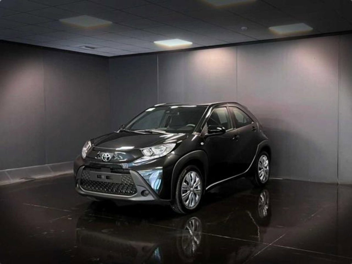 Toyota Aygo X 1.0 Active 72cv (2)
