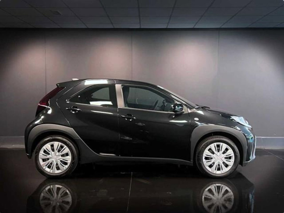 Toyota Aygo X 1.0 Active 72cv (4)