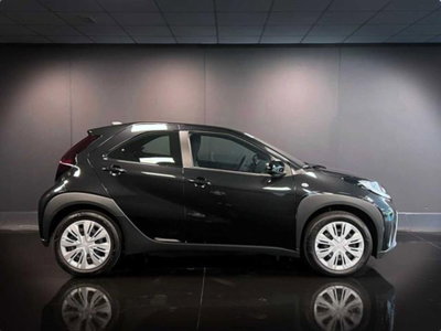 Toyota Aygo X 1.0 Active 72cv (4)