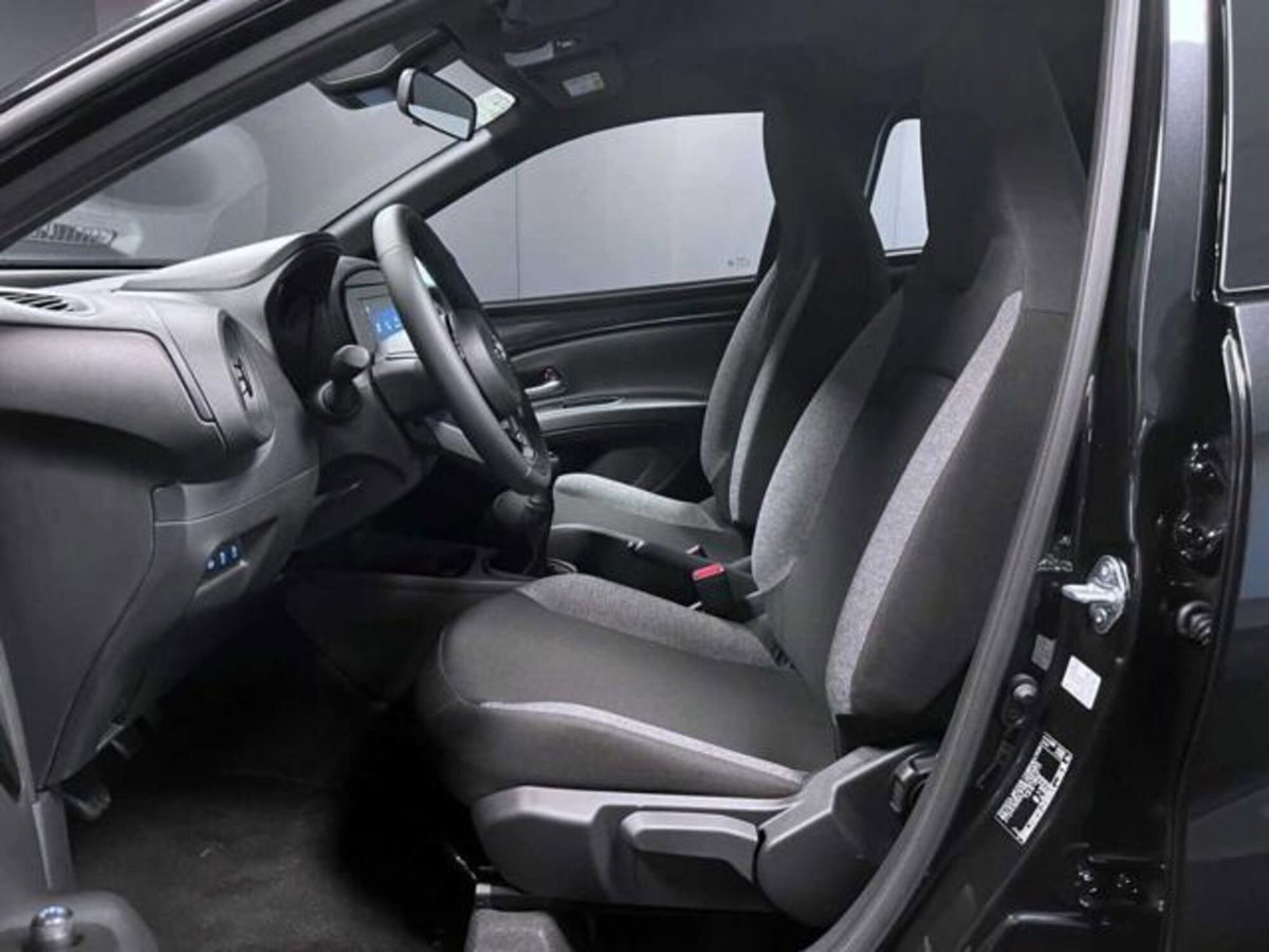 Toyota Aygo X 1.0 Active 72cv (7)