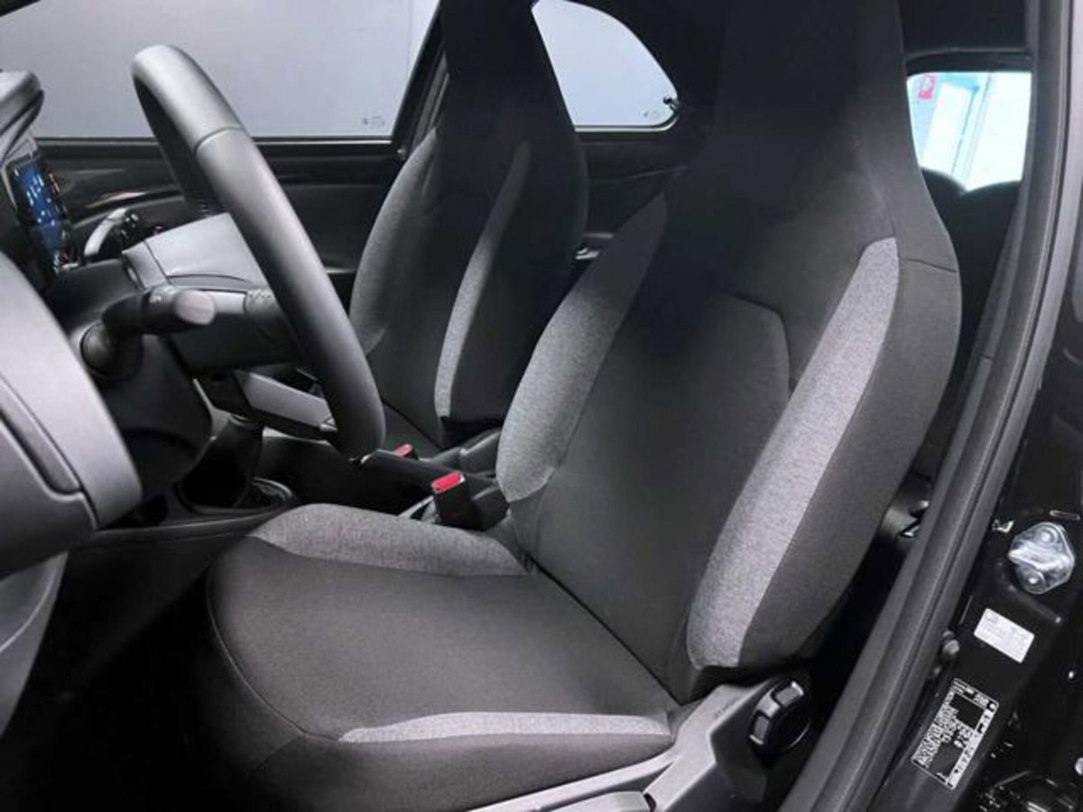 Toyota Aygo X 1.0 Active 72cv (8)