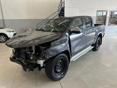 Toyota Hilux 2.8 D A/T 4WD porte Double Cab Invincible usato