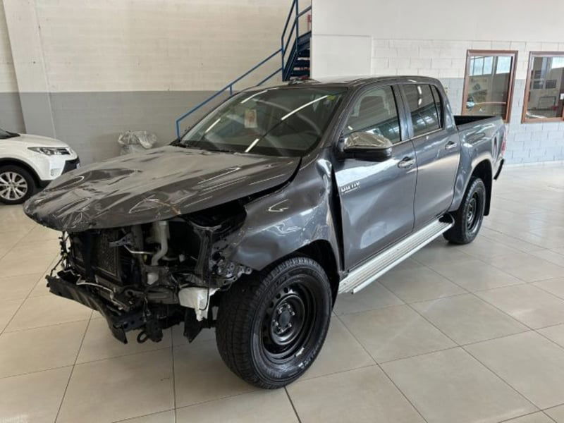 Toyota Hilux 2.8 D A/T 4WD porte Double Cab Invincible