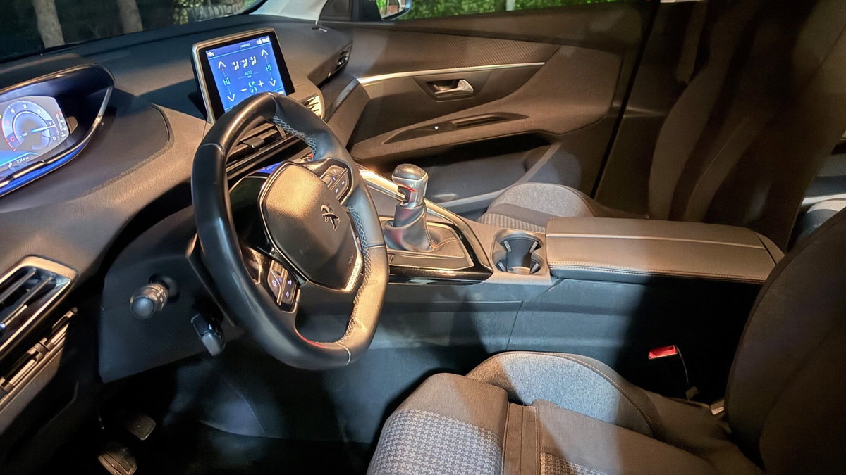 Peugeot 3008 BlueHDi 130 S&S Allure (18)