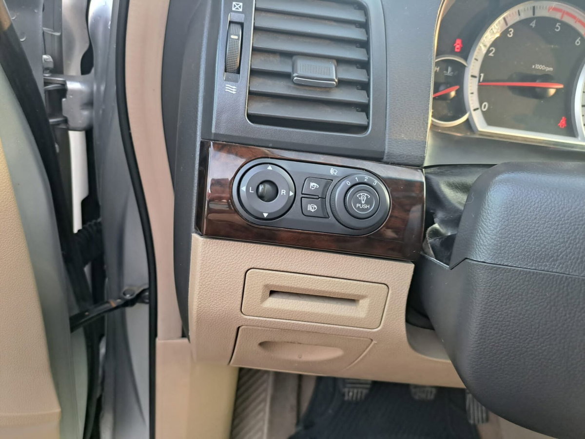 Chevrolet Captiva 2.0 VCDi LT (17)