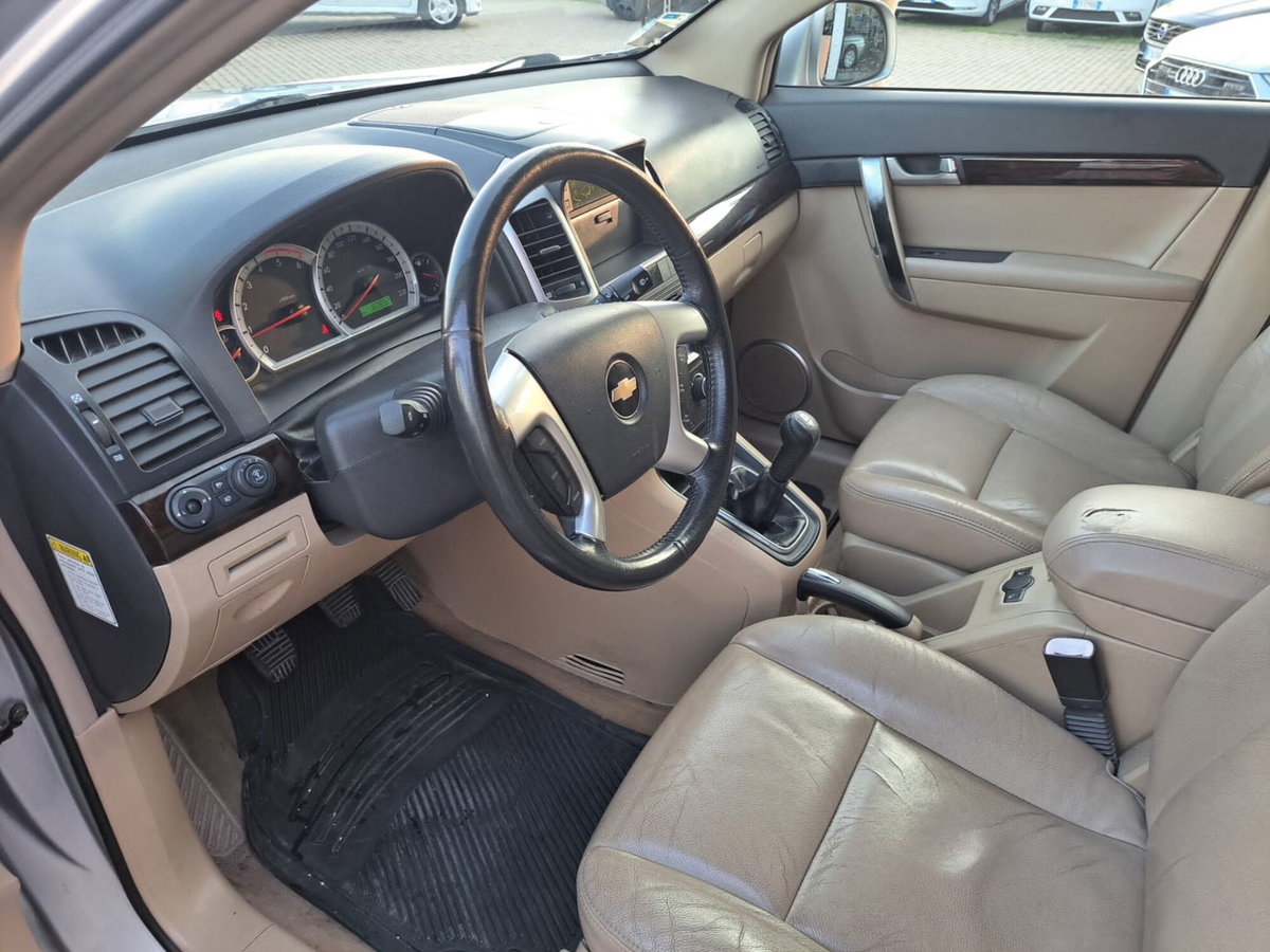Chevrolet Captiva 2.0 VCDi LT (18)