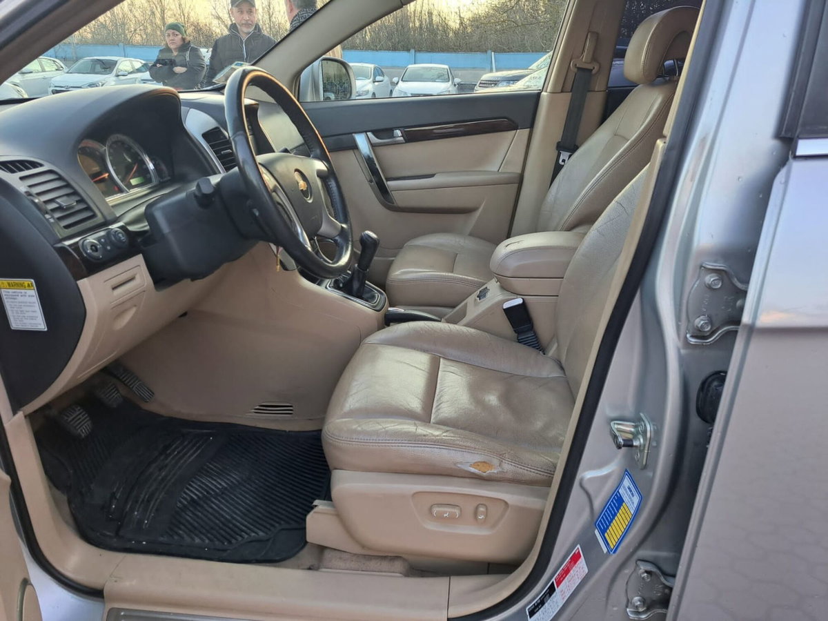 Chevrolet Captiva 2.0 VCDi LT (19)