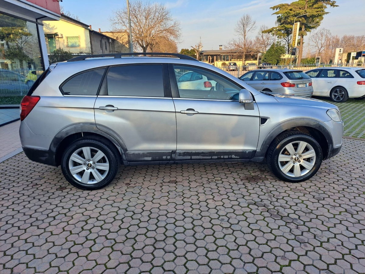 Chevrolet Captiva 2.0 VCDi LT (4)