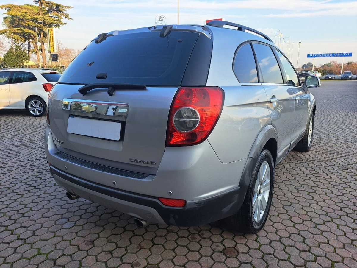 Chevrolet Captiva 2.0 VCDi LT (7)