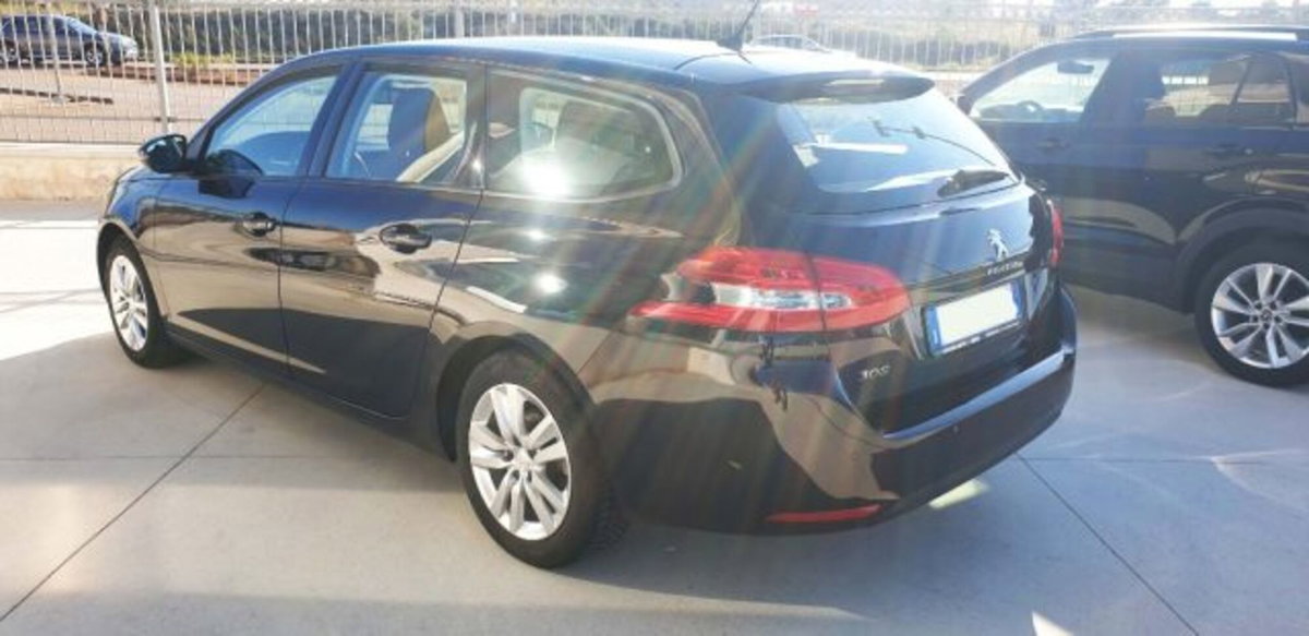 Peugeot 308 SW BlueHDi 130 S&S Business (11)