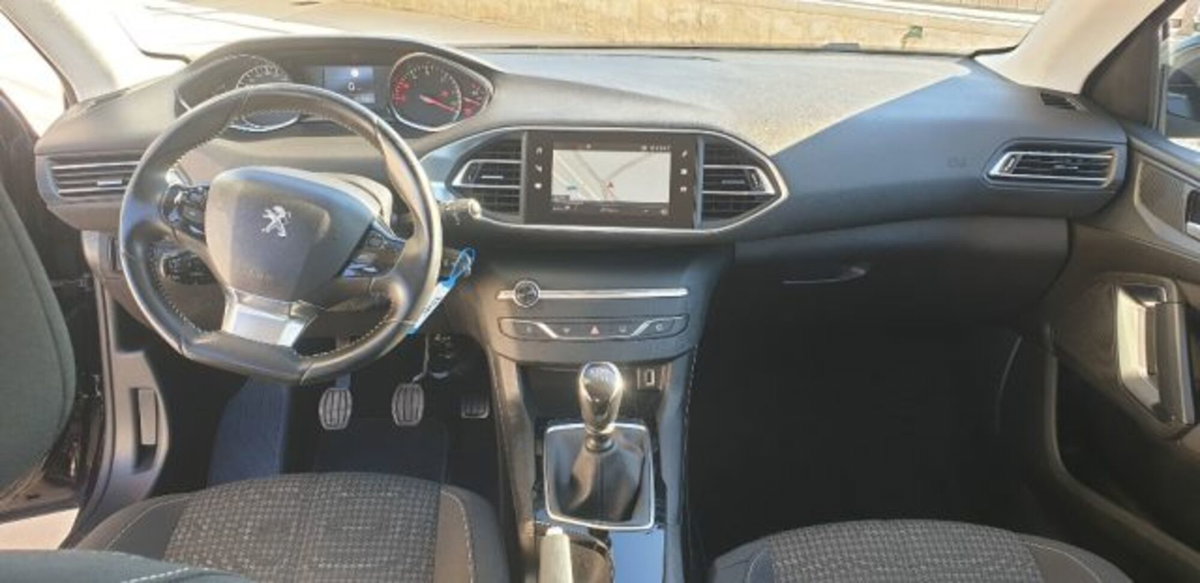 Peugeot 308 SW BlueHDi 130 S&S Business (6)
