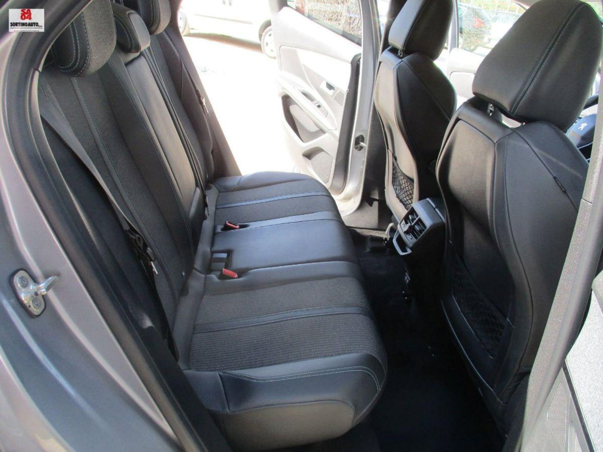 Peugeot 3008 BlueHDi 130 S&S EAT8 Allure Pack (18)