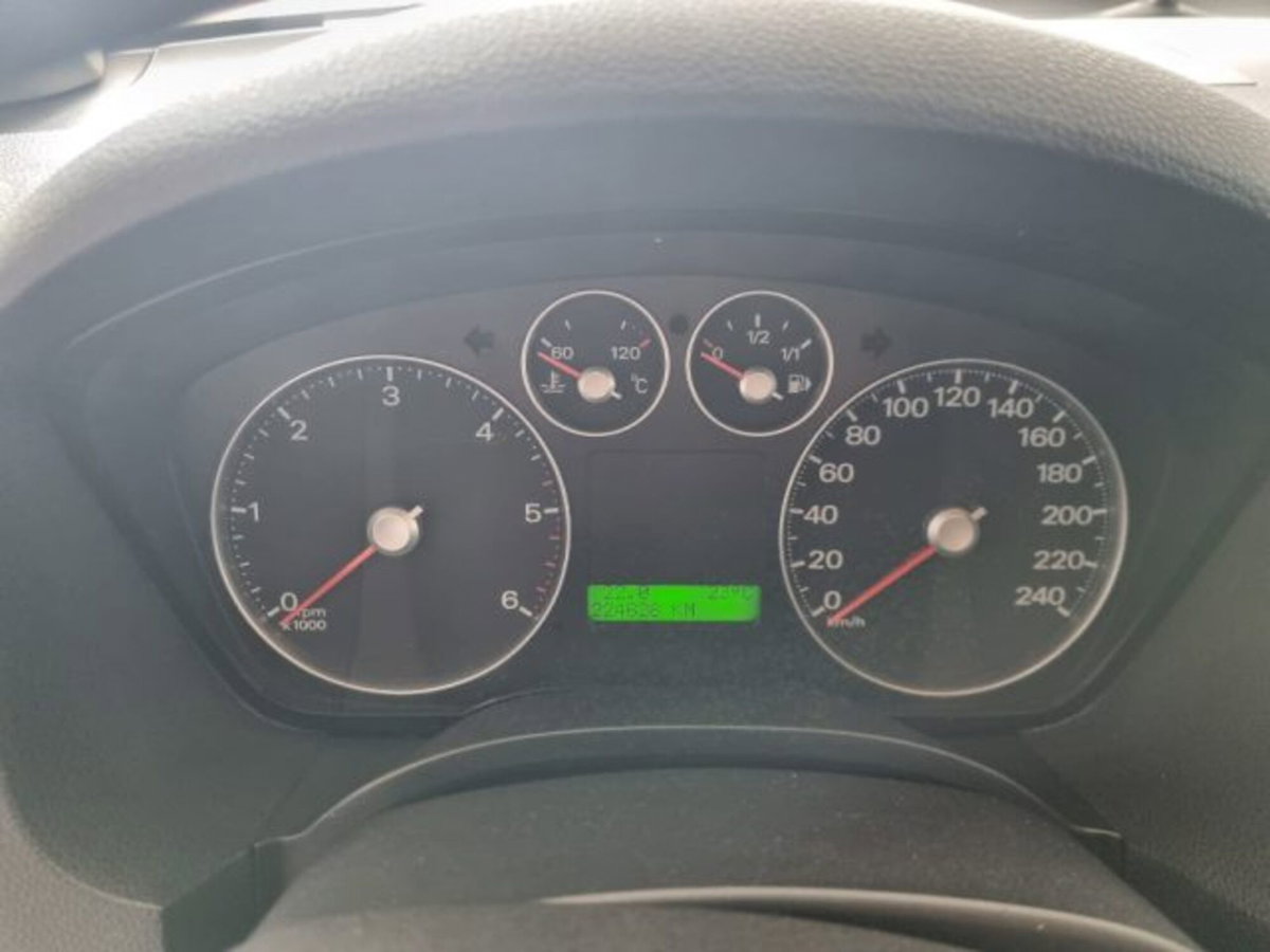 Ford Focus 1.6 TDCi (110CV) Ghia (8)