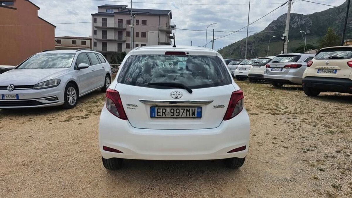 Toyota Yaris 1.D-4D 5 porte (11)