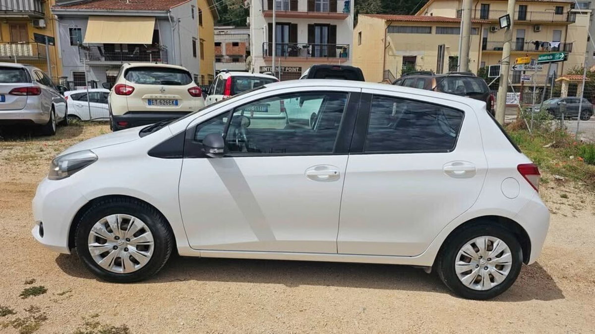 Toyota Yaris 1.D-4D 5 porte (12)