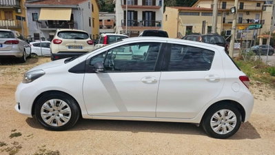 Toyota Yaris 1.D-4D 5 porte (12)