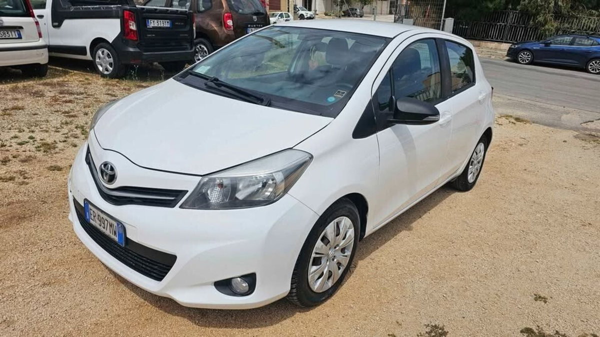Toyota Yaris 1.D-4D 5 porte (2)