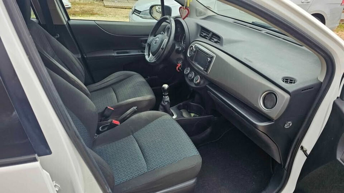 Toyota Yaris 1.D-4D 5 porte (5)