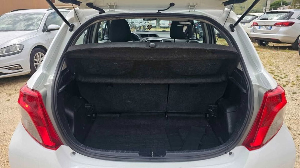 Toyota Yaris 1.D-4D 5 porte (7)