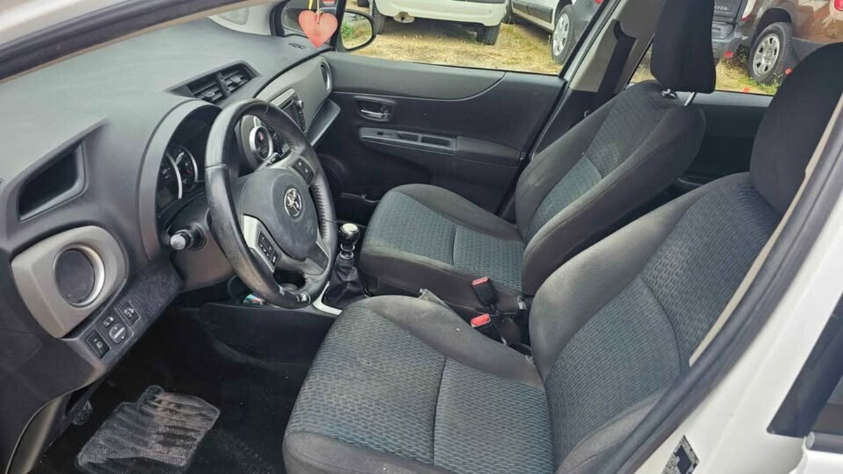 Toyota Yaris 1.D-4D 5 porte (8)