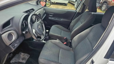 Toyota Yaris 1.D-4D 5 porte (8)