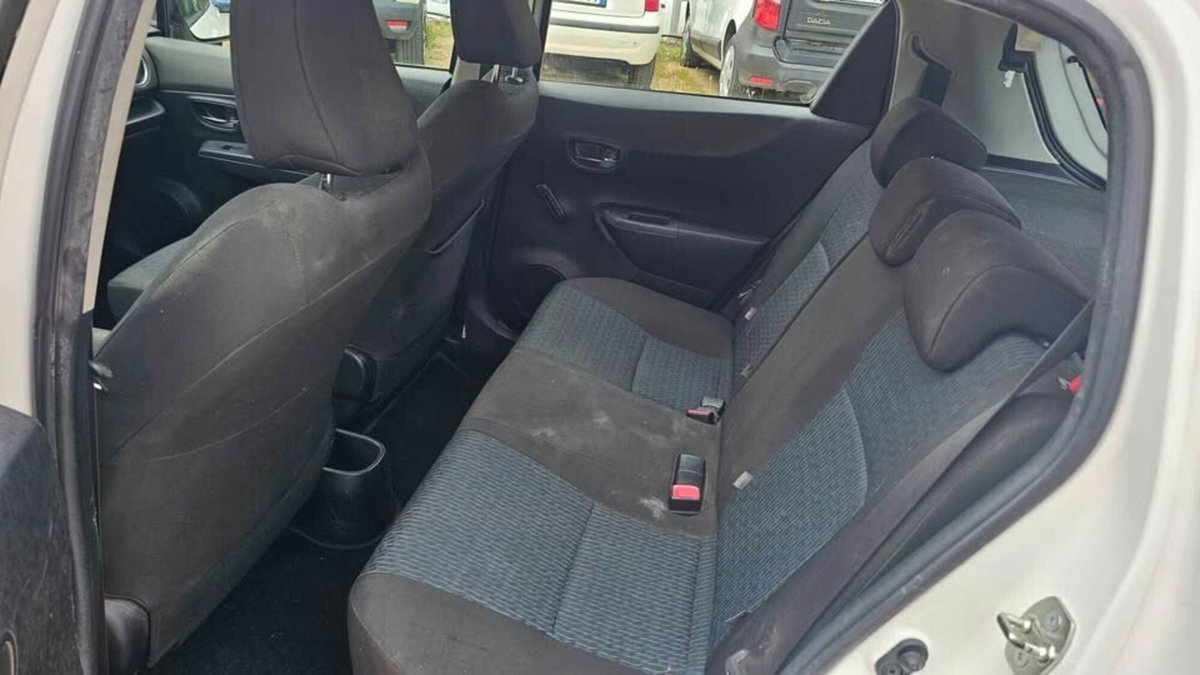 Toyota Yaris 1.D-4D 5 porte (9)