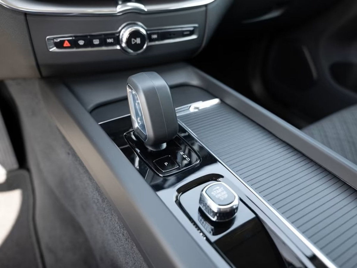 Volvo XC60 B4 automatico Core (12)
