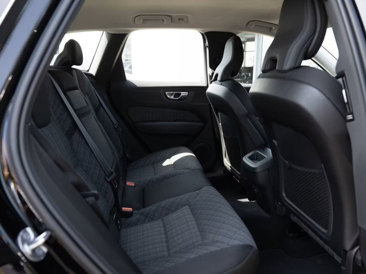 Volvo XC60 B4 automatico Core (8)
