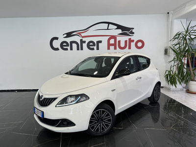 Lancia Ypsilon 1.0 FireFly 5 porte S&S Hybrid Ecochic Gold usata