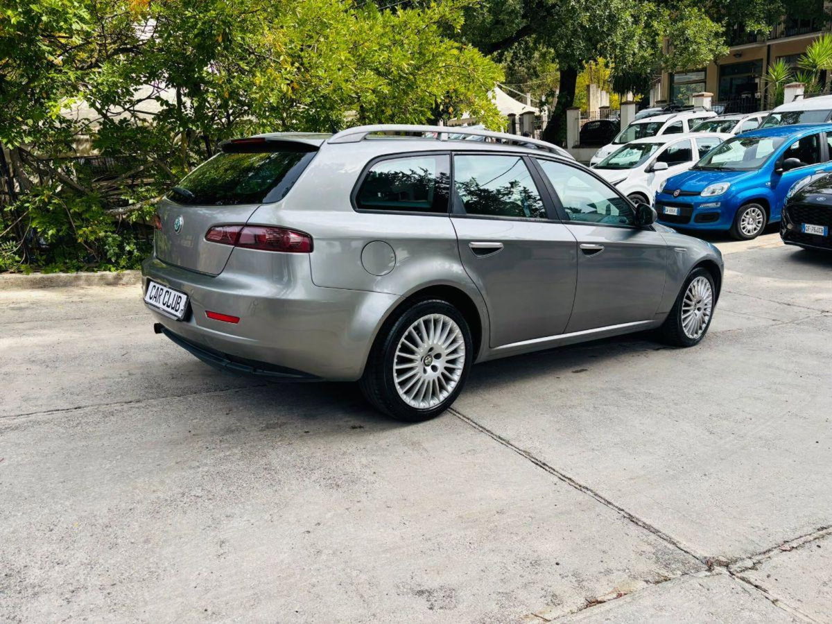 Alfa Romeo 159 SportWagon 1.9 JTDm 16V Sportwagon Distinctive (4)