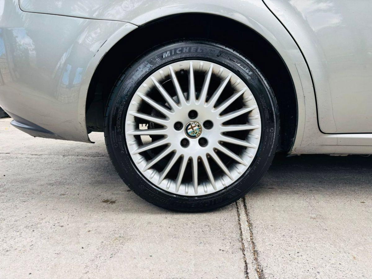 Alfa Romeo 159 SportWagon 1.9 JTDm 16V Sportwagon Distinctive (7)