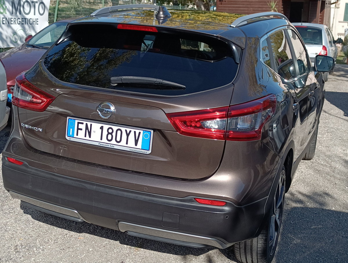 Nissan Qashqai 1.6 dCi 2WD Tekna (2)