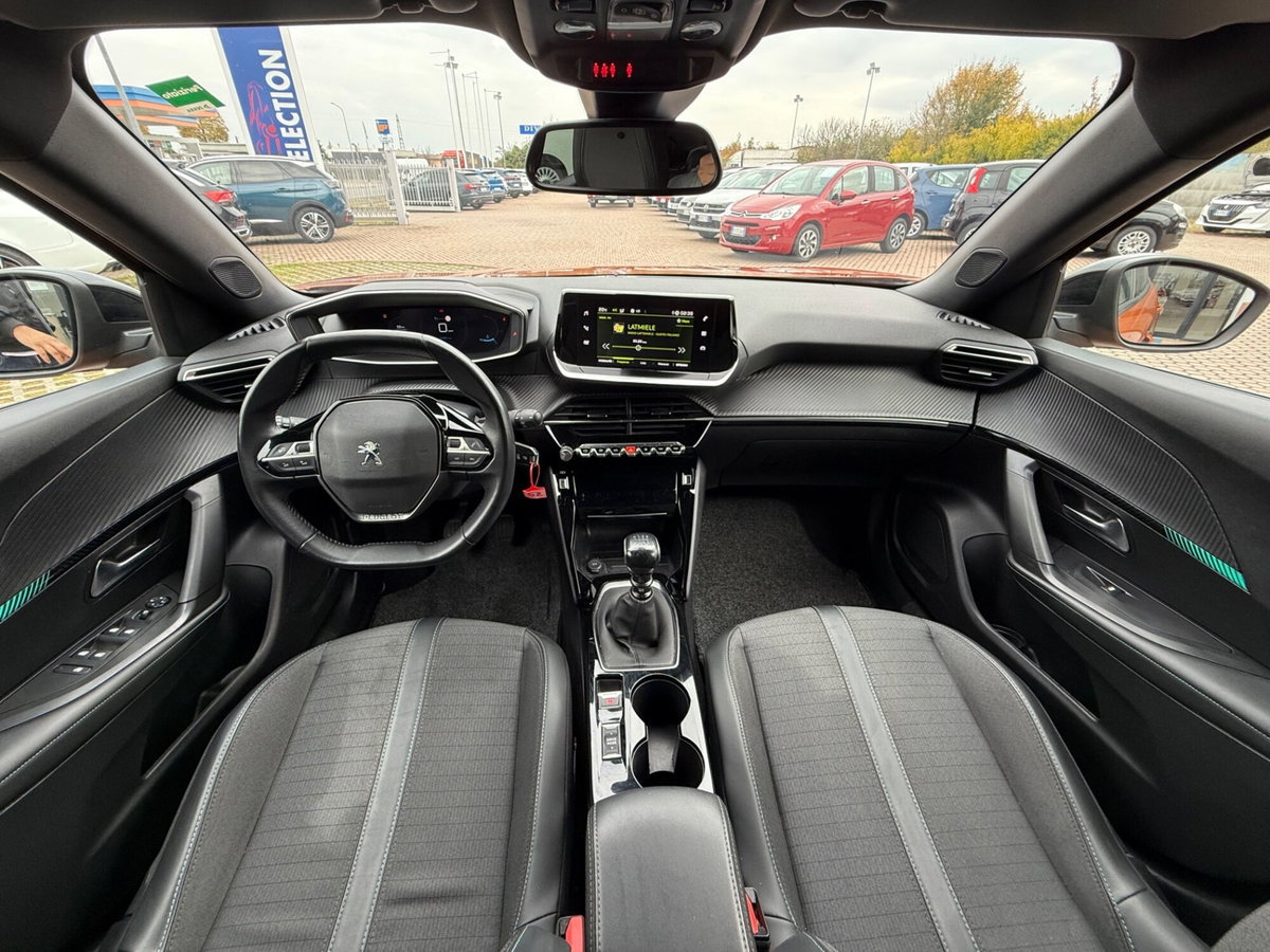 Peugeot 2008 PureTech 100 S&S Allure Pack (12)